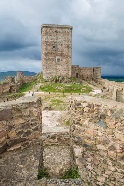 スペインのバダホス フェリアの拠点 エクストレマドゥーラ州で最も注目すべき城の一つ — ストック写真