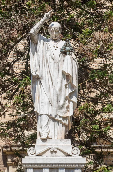 Cordoba Hiszpania Września 2020 Pomnik Biskupa Osio Rzeźbiarza Wawrzyńca Coullauta — Zdjęcie stockowe