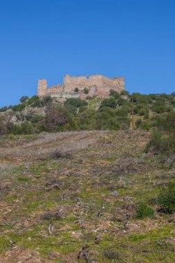 Marmionda kalesi hâlâ duruyor. Portezuelo, Extremadura, İspanya