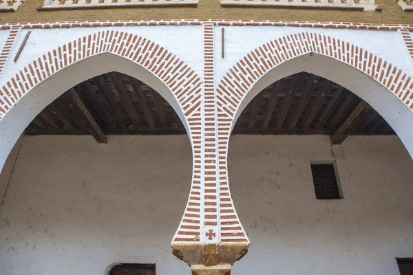 西班牙阿巴迪亚 2023年3月5日 苏托费莫索宫Mudejar风格的庭院 Arches Detail Abadia Caceres Spain — 图库照片
