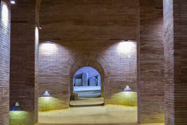 Merida, İspanya - 4 Eylül 2018: Merida, İspanya 'da Ulusal Roma Sanat Müzesi. Mahzen