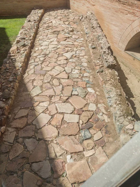 スペインメリダ 2023年4月14日 エメリタ オーガスタ市の古代ローマ道路 スペインメリダの国立ローマ美術館からの眺め — ストック写真