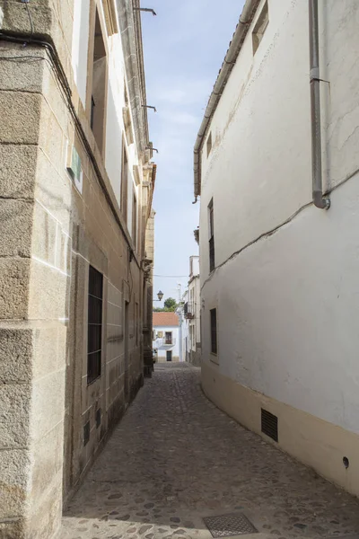 칸타라 거리의 마을인 에스트레마두라 스페인 조약돌로 포장된 — 스톡 사진