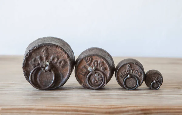 Pesos Antigos Ferro Vintage Para Balança Itens Peso Gravado Alto — Fotografia de Stock