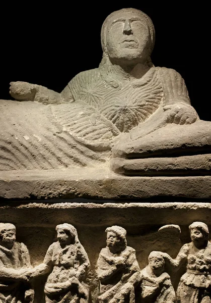 Barcelona Hiszpania Grudnia 2019 Etruska Urna Cynamonowa Katalońskie Muzeum Archeologiczne — Zdjęcie stockowe