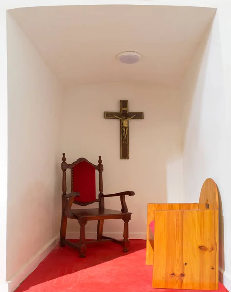 Abre Canto Confessional Espaço Onde Sacerdote Ouve Confissões Dos Penitentes — Fotografia de Stock