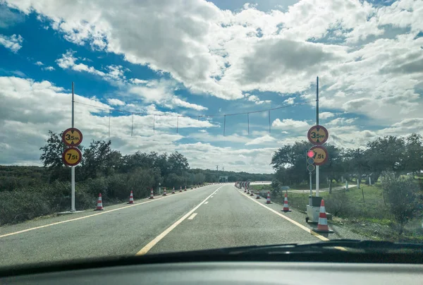 Дорожні Роботи N523 Національній Дорозі Тимчасові Світлофори Вигляд Зсередини Автомобіля — стокове фото