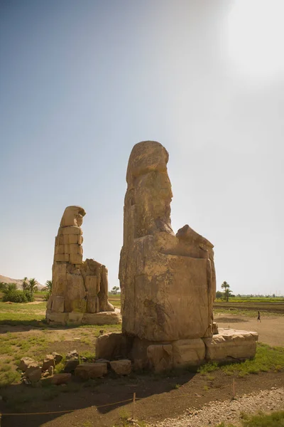 Twin Statyer Colossi Memnon Luxor Egypten Jordgubbsnekropol — Stockfoto