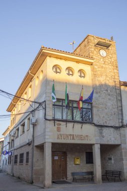 Villasbuenas, İspanya - 4 Şubat 2022: Villasbuenas de Gata, Sierra de Gata, Caceres, Extremadura, İspanya. Belediye binası.