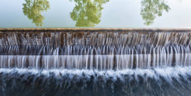 Orellana Sulama Kanalı 'nın sızıntı sistemi. Vegas Altas del Guadiana, Badajoz, Extremadura, İspanya