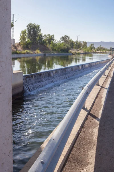 Controlestation Voor Overstromingspoorten Van Het Irrigatiekanaal Vegas Altas Del Guadiana — Stockfoto