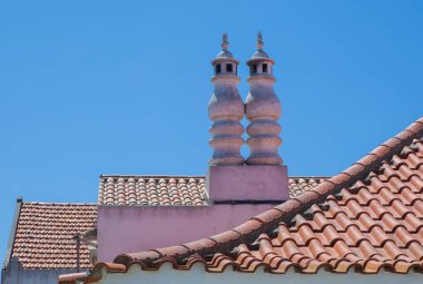 Sıva kaplı ikiz bacalar, Vila Nova de Milfontes, Alentejo sahili, Portekiz