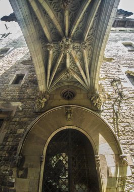Barri Gotic, Barcelona 'daki Bisbe Caddesi' nin altında. İspanya