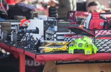 Merida, İspanya - 28 Ocak 2024: Extremadura 1 / 8tt doğalgaz şampiyonası RC Car. Paddock alanı