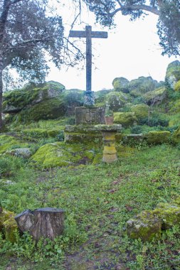 P. de Acim, İspanya - 21 Ocak 2024: El Palancar Manastırı 'nın dış bahçeleri, Pedroso de Acim, İspanya