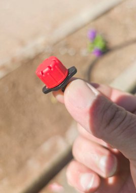 Ayarlanabilir damlatıcı ya da kabarcık. Damla sulama için bahçe malzemeleri