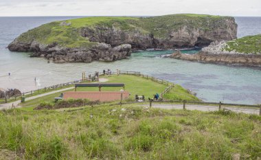 Guadamia Plajı, Bufones de Pria, Llames, Asturias, İspanya 