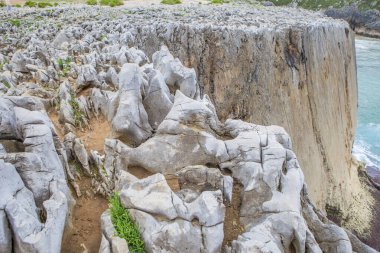 Bufones de Pria, Llames, Asturias, İspanya 'nın kayalıklarında aşınmış kaya oluşumları 