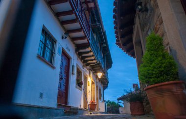 Tazones, İspanya 'nın Asturian Sahili' nin en güzel köylerinden biri. San Roque 'un resimli mahallesi.
