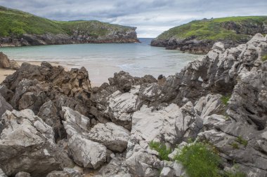 Guadamia Plajı, Bufones de Pria, Llames, Asturias, İspanya 