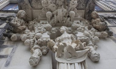 Sintra, Portekiz, 8 Ağustos 2024: Quinta da Regaleira, Sintra 'nın başlıca turistik merkezlerinden biridir. Saray