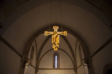 Villaviciosa, İspanya - Santa Maria de la Oliva Kilisesi, 11 Temmuz 2024: Villaviciosa, Asturias. Romen ve Gotik arasındaki 13. yüzyıl geçiş kilisesi