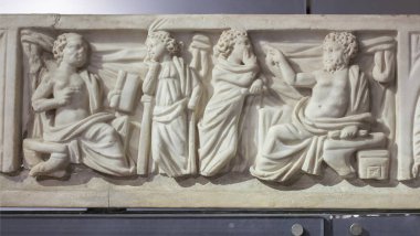 Lizbon, Portekiz - 1 Mart 2020: Roman frizbisi yazarı ve ilham perisi. N.A.Museum, Lizbon, Portekiz