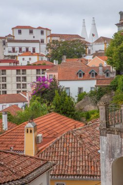 Sintra Ulusal Sarayı, Portekiz Sintra 'nın manzarasına hakim. Büyük Lizbon Bölgesi 'nin başlıca turizm beldesi