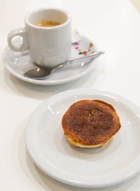 Küçük peynirli kekler, Queijadas de Sintra, Portekiz olarak bilinir. Muhtemelen Sintras gastronomisinin en eski tatlısı.