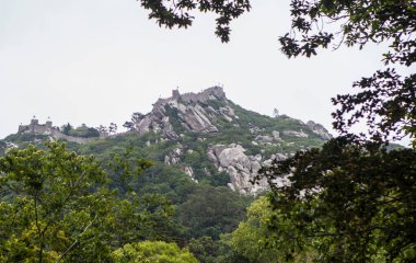 Sintra Mağribi Kalesi, Portekiz. Büyük Lizbon Bölgesi 'nin başlıca turizm beldesi
