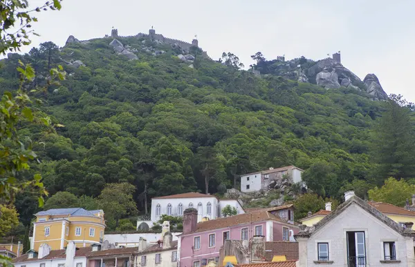 Sintra Mağribi Kalesi, Portekiz. Büyük Lizbon Bölgesi 'nin başlıca turizm beldesi