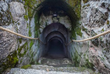 Bonilla de la Sierra, Avila, Kastilya ve Leon 'daki Saint Barbara manzarası. Yan giriş