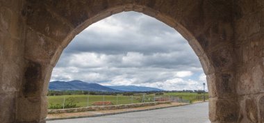 Bonilla de la Sierra, Avila, Kastilya ve Leon 'daki Piedrahita Geçidi manzarası