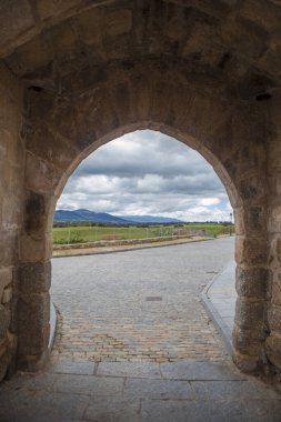 Bonilla de la Sierra, Avila, Kastilya ve Leon 'daki Piedrahita Geçidi manzarası