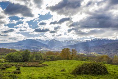 Alto Tormes Bölgesi Dağları manzarası. Umbrias, Avila, Kastilya ve Leon, İspanya