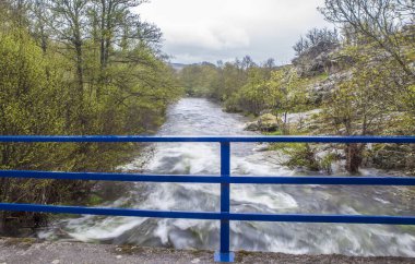 Aravalle Nehri yaya köprüsü Retuerta, Avila, Kastilya ve Leon yakınlarında, İspanya
