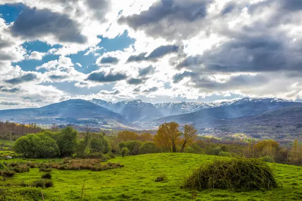 Alto Tormes Bölgesi Dağları manzarası. Umbrias, Avila, Kastilya ve Leon, İspanya
