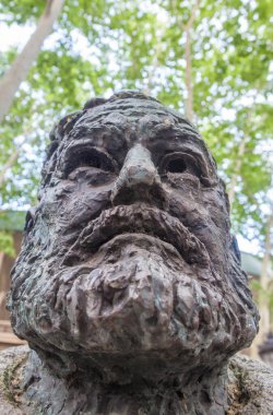 Pamplona, İspanya - 31 Mayıs 2025: Ernest Hemingway, Luis Sanguino 1968, Navarra, İspanya