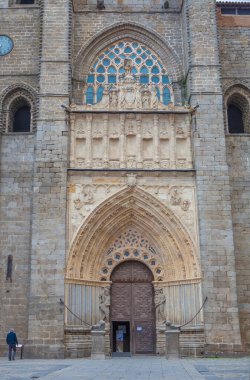 Kurtarıcı Katedrali ya da Cristo Salvador, Avila. İspanya 'nın ilk Gotik katedrali olarak kabul ediliyor.