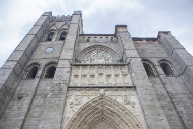 Kurtarıcı Katedrali ya da Cristo Salvador, Avila. İspanya 'nın ilk Gotik katedrali olarak kabul ediliyor.