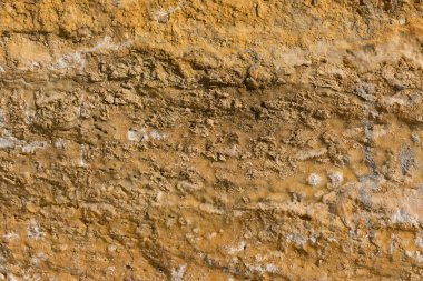 Beyaz damarlarla işlenmemiş mermer blok sarı