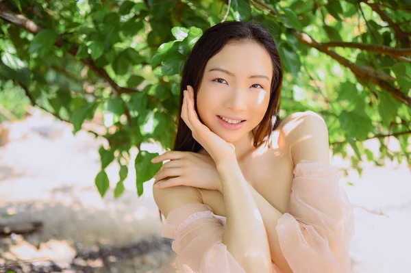 Close Outdoor Portret Mooie Jonge Chinese Aziatische Vrouw Perfecte Huid — Stockfoto