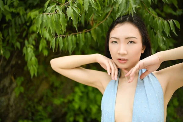 Güzel Genç Mutlu Asyalı Bir Kadının Açık Hava Portresi Mükemmel — Stok fotoğraf