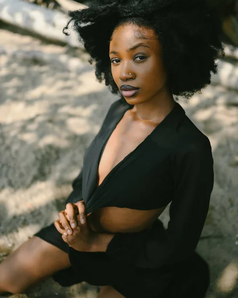 Mode Strandporträt Schöne Junge Afroamerikanerin Schwarze Frau Posiert Draußen Der — Stockfoto