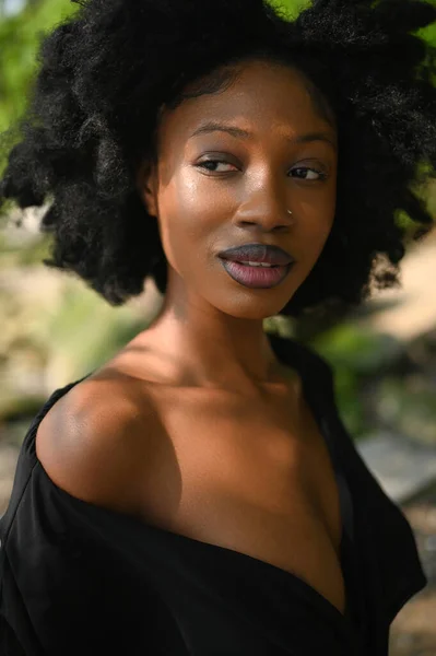 Close Headshot Portret Mody Piękny Młody Afroamerykanin Czarny Kobieta Nagie — Zdjęcie stockowe