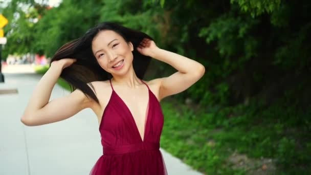Estilo Rua Livre Retrato Bela Jovem Chinesa Asiática Feliz Sorrindo — Vídeo de Stock