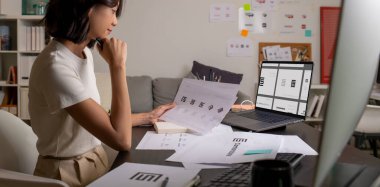 Ofiste çalışan Asyalı kadın grafik tasarımcısı. Sanatçı Yaratıcı Tasarımcı İllüstratör Grafik Yeteneği Konsepti.