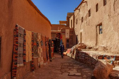 North Africa. Morocco. Ksar Ait Benhaddou in the Atlas Mountains of Morocco. UNESCO World Heritage Site since 1987. A carpet seller in a alley of the medina