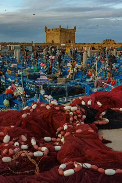 Марокко Сувейра Три Женщины Одетые Джеллабу Идут Улице Медине — стоковое фото