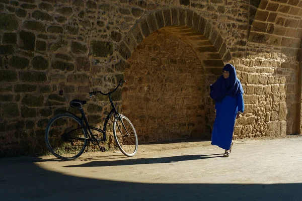 stock image Morocco. Essaouira. A woman wearing djellaba walking in a street of the medina